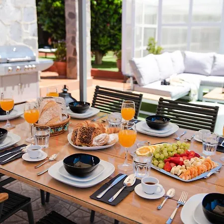 Karat Fernanda Villa *